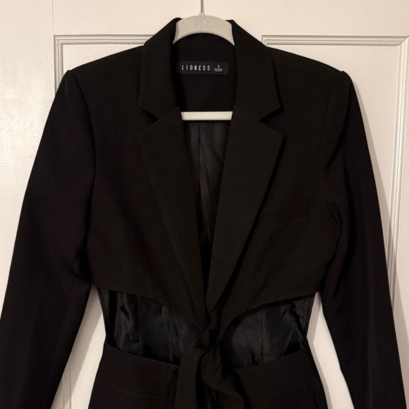 Lioness Black Blazer - Picture 2 of 6